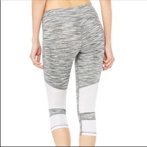 ALO yoga Oasis Capri performance leggings XS